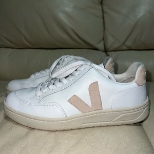 Women’s VEJA V-12 Leather In Extra White Sable Size EU 38